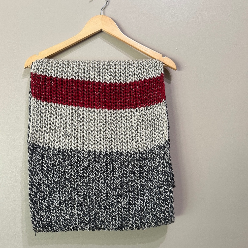 Roots Red and Gray Cozy Chunky Cabin Infinity Scarf